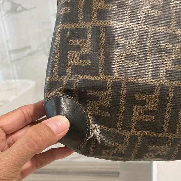 🌊Vintage 100% Authentic Fendi Crossbody Bag🌊 - Picture 3 of 11